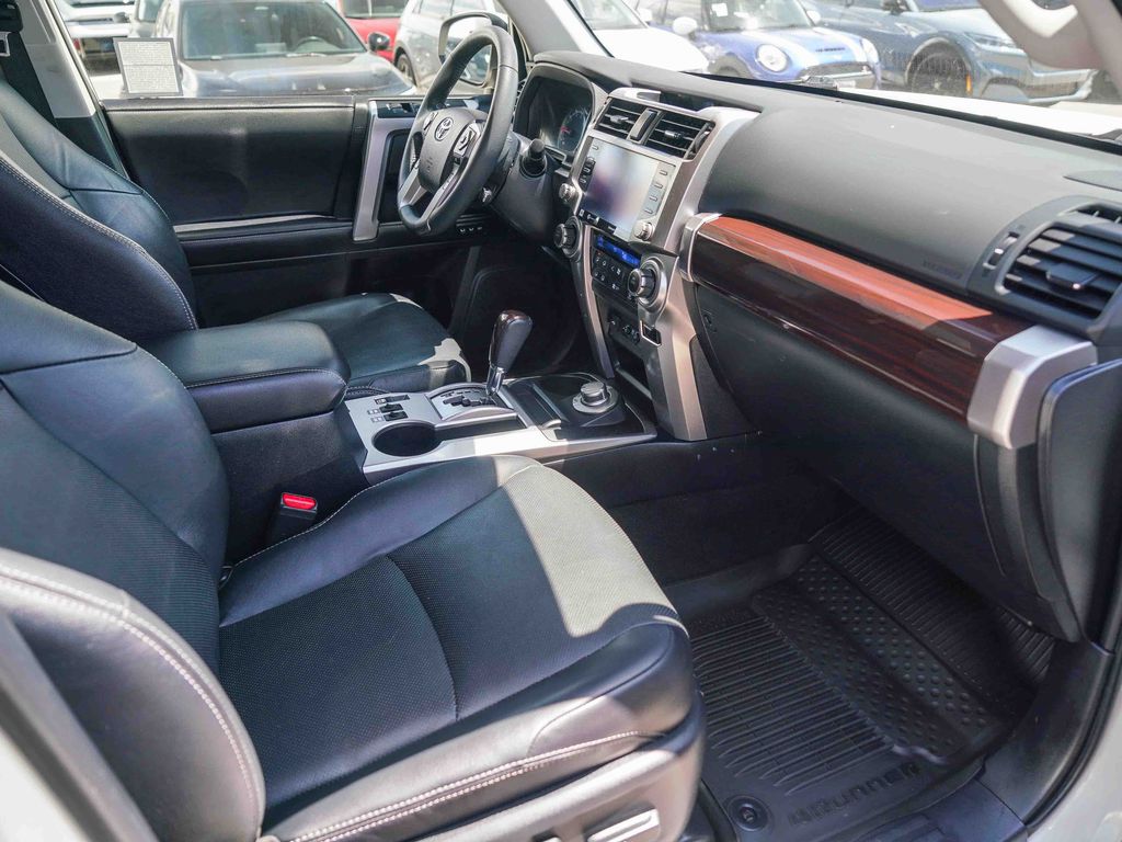 Thumbnail: 2021 Toyota 4Runner - 9