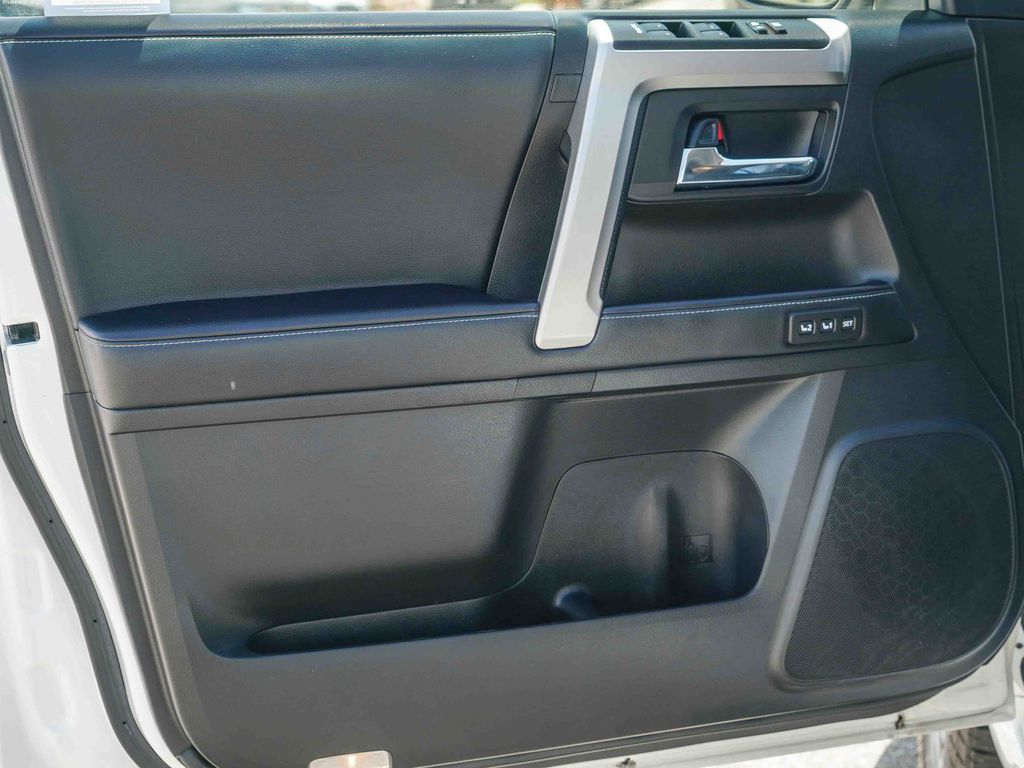 Thumbnail: 2021 Toyota 4Runner - 23