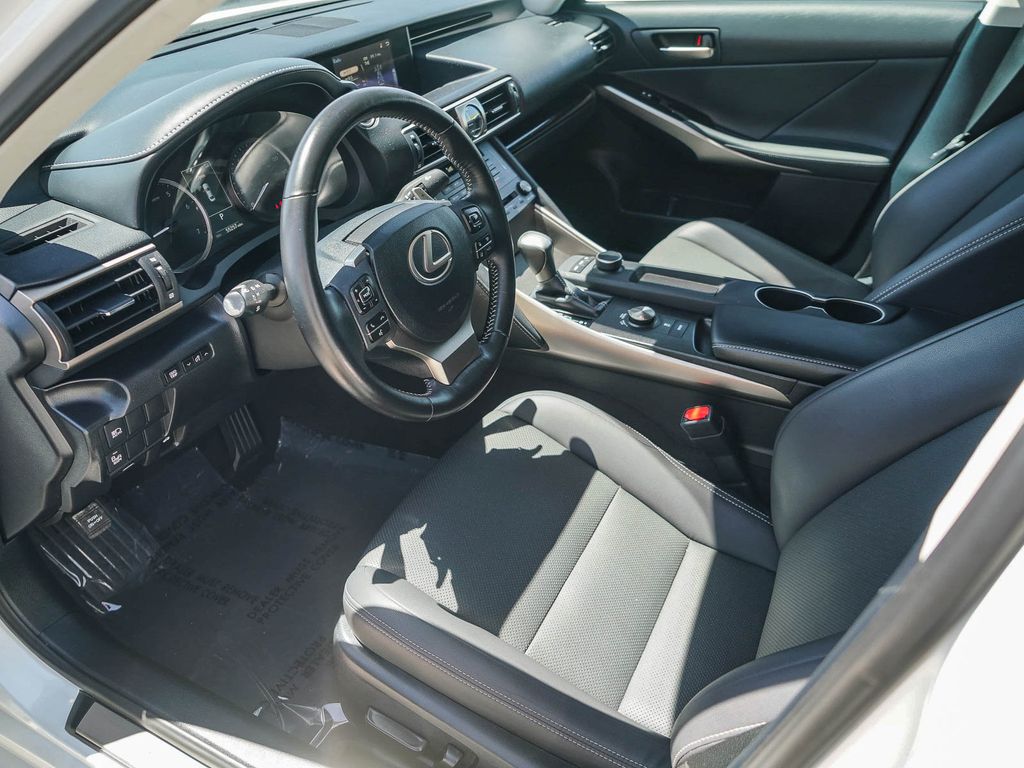 Thumbnail: 2019 Lexus IS - 10