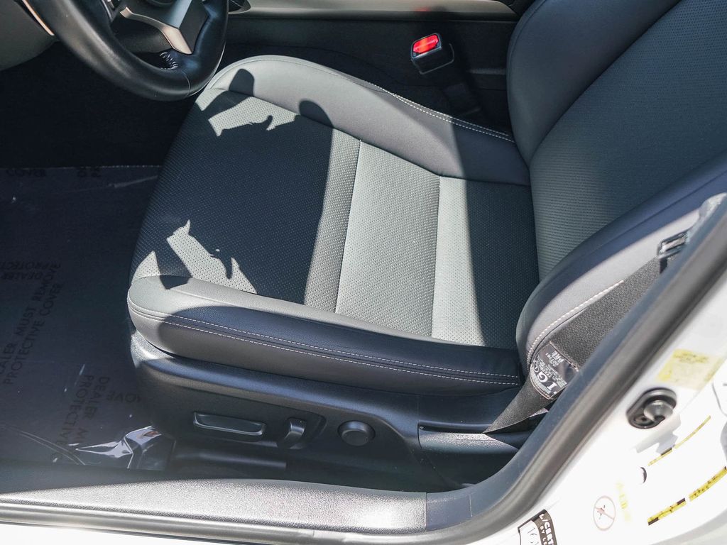 Thumbnail: 2019 Lexus IS - 23