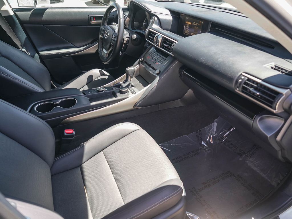 Thumbnail: 2019 Lexus IS - 9