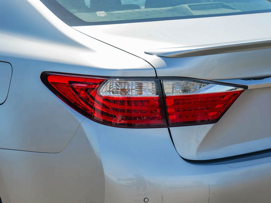 Thumbnail: 2015 Lexus ES - 19