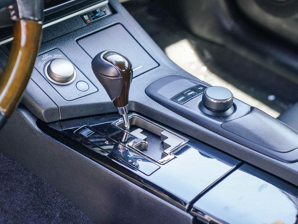 Thumbnail: 2015 Lexus ES - 13