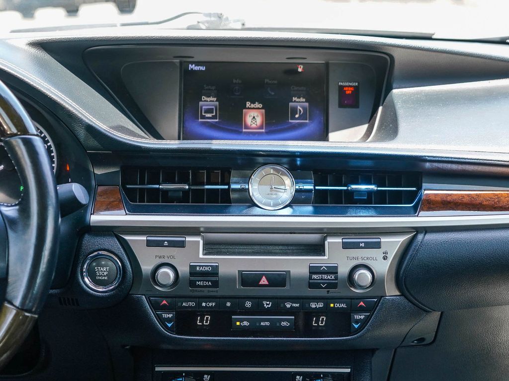 Thumbnail: 2015 Lexus ES - 12