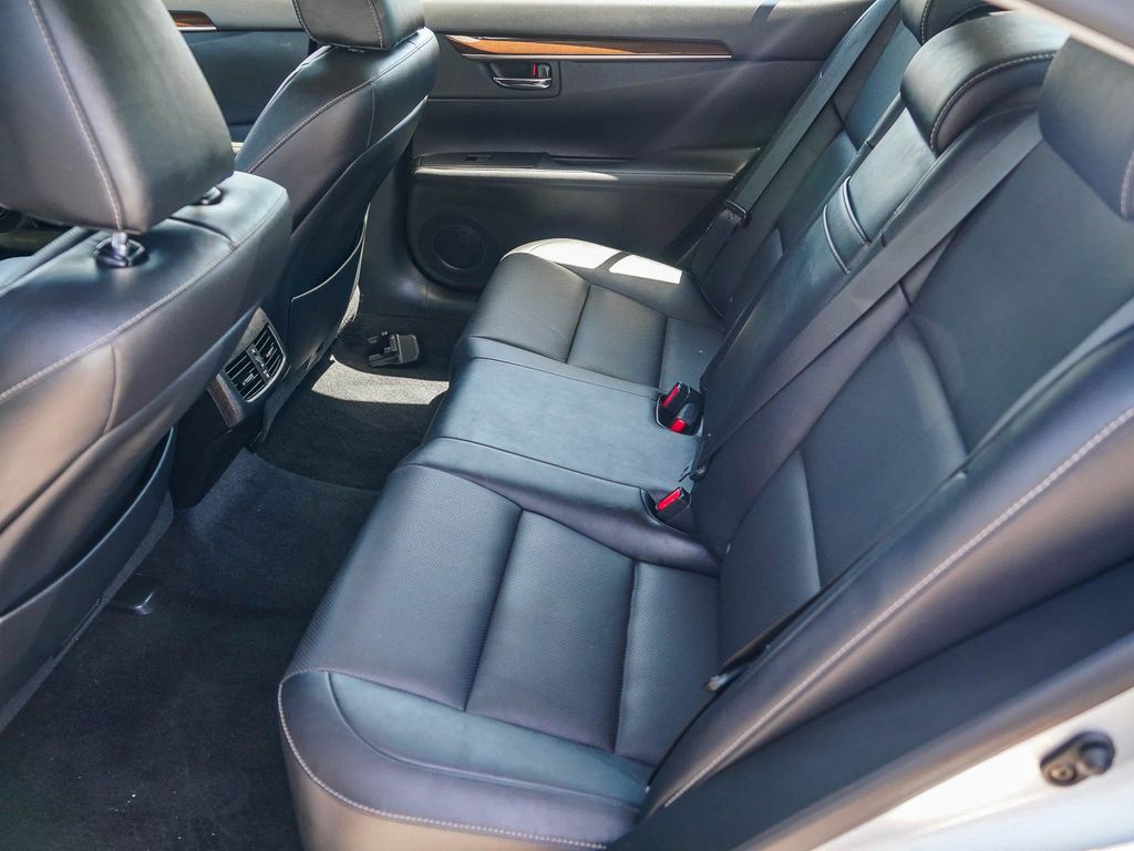Thumbnail: 2015 Lexus ES - 11