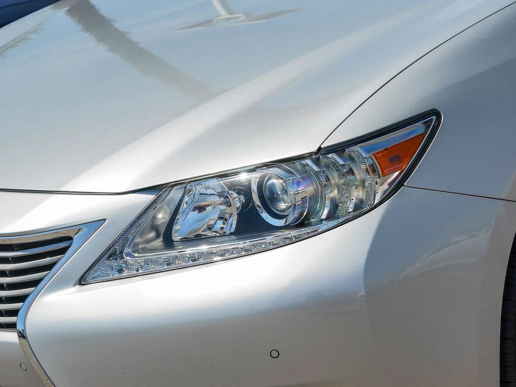 Thumbnail: 2015 Lexus ES - 20