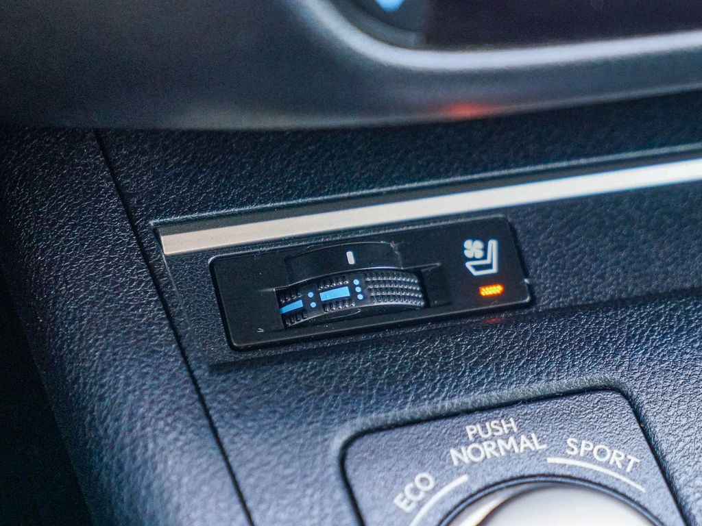 Thumbnail: 2015 Lexus ES - 26