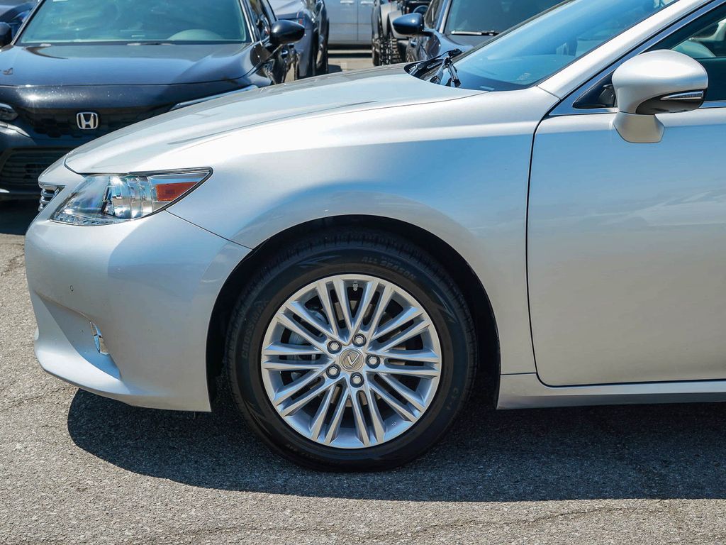 Thumbnail: 2015 Lexus ES - 6