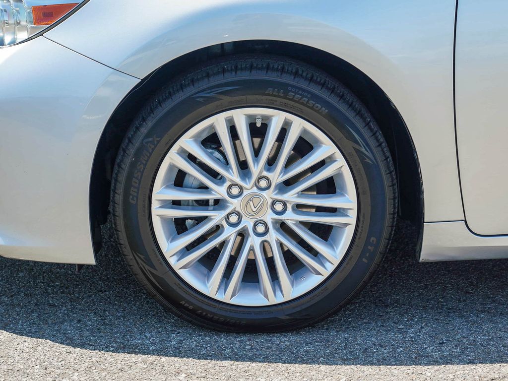 Thumbnail: 2015 Lexus ES - 21
