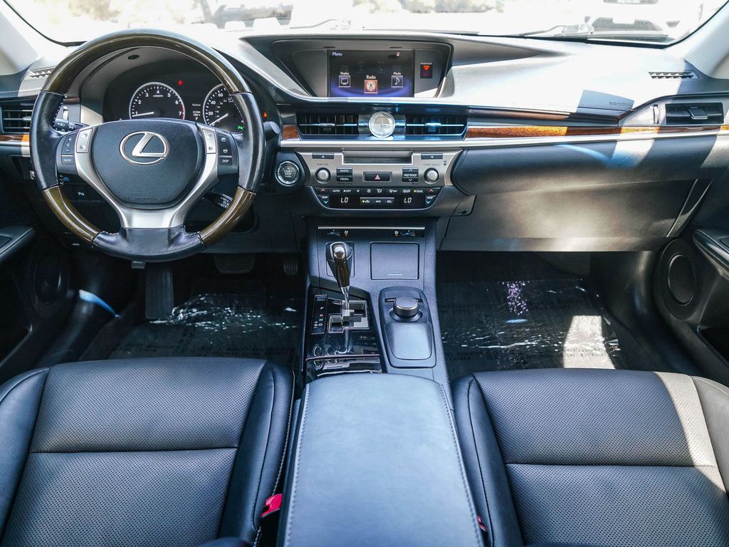 Thumbnail: 2015 Lexus ES - 2