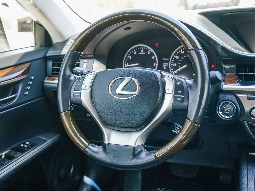 Thumbnail: 2015 Lexus ES - 8