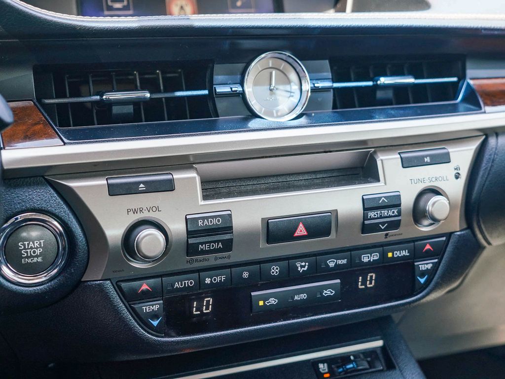 Thumbnail: 2015 Lexus ES - 25