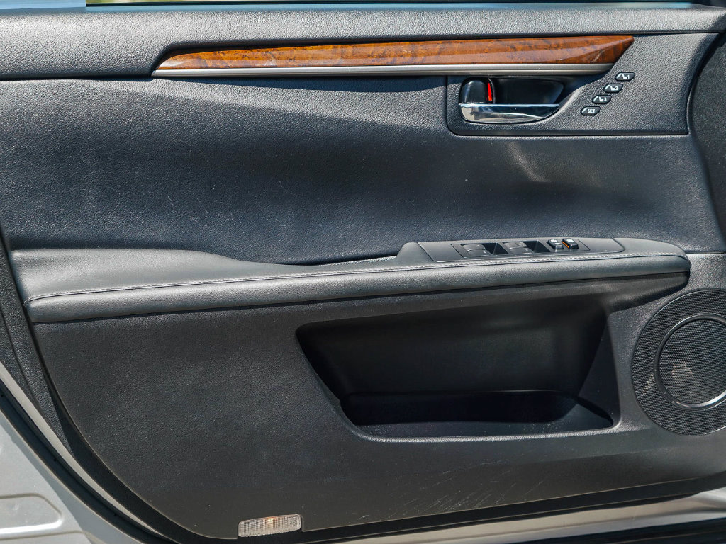Thumbnail: 2015 Lexus ES - 5