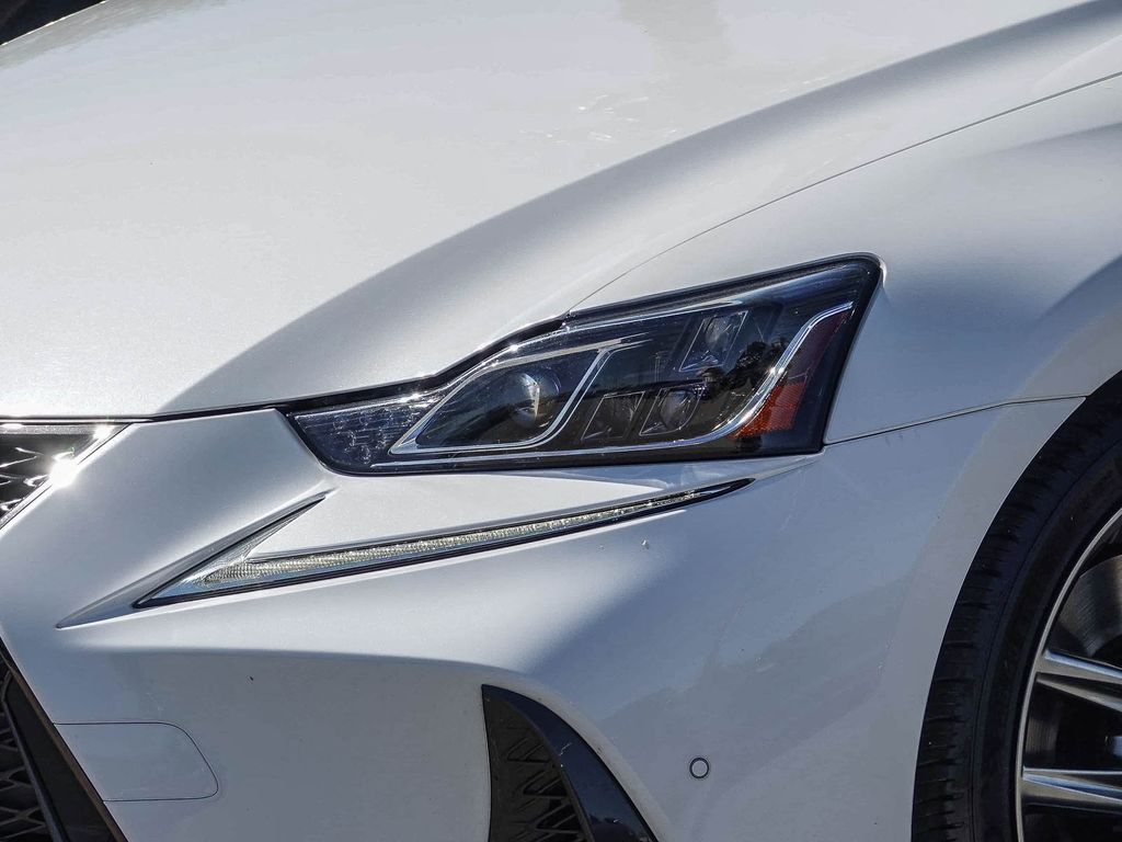 Thumbnail: 2019 Lexus IS - 18