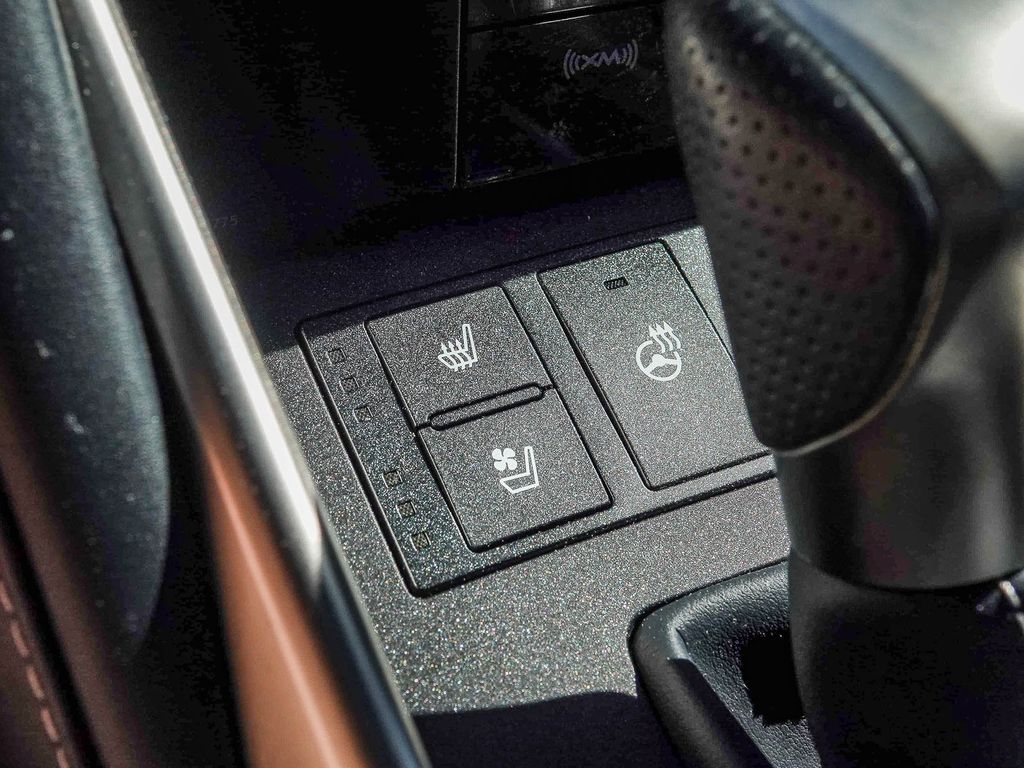 Thumbnail: 2019 Lexus IS - 23