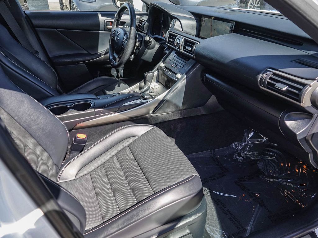 Thumbnail: 2019 Lexus IS - 10