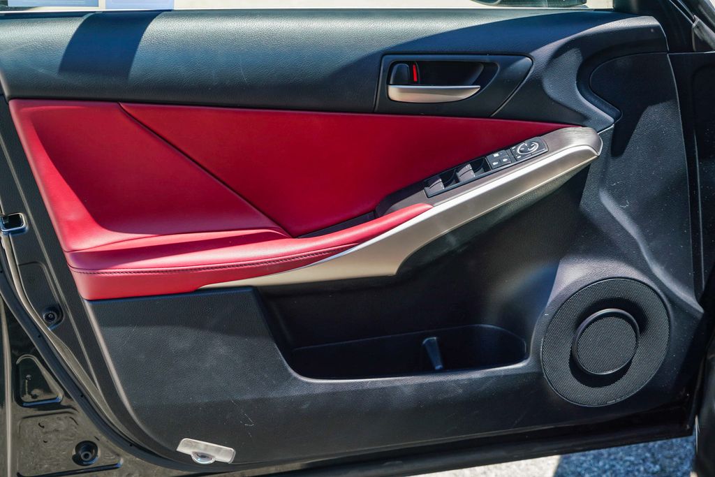 Thumbnail: 2020 Lexus IS - 23