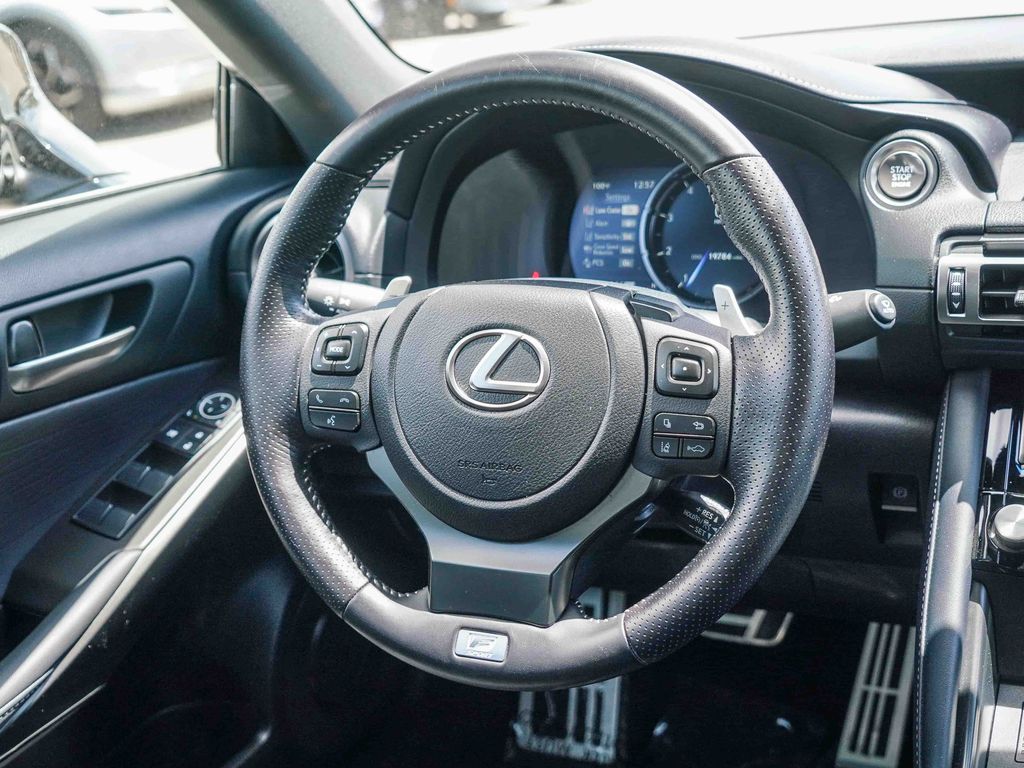 Thumbnail: 2022 Lexus IS - 9