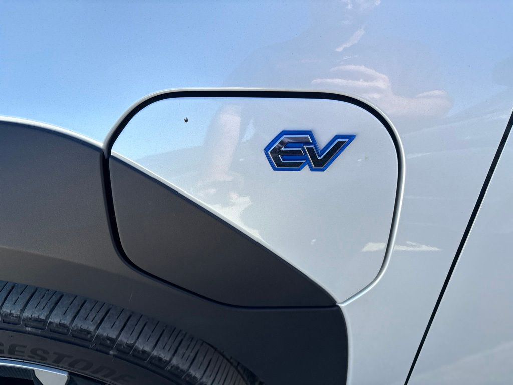 Thumbnail: 2023 Subaru Solterra - 4