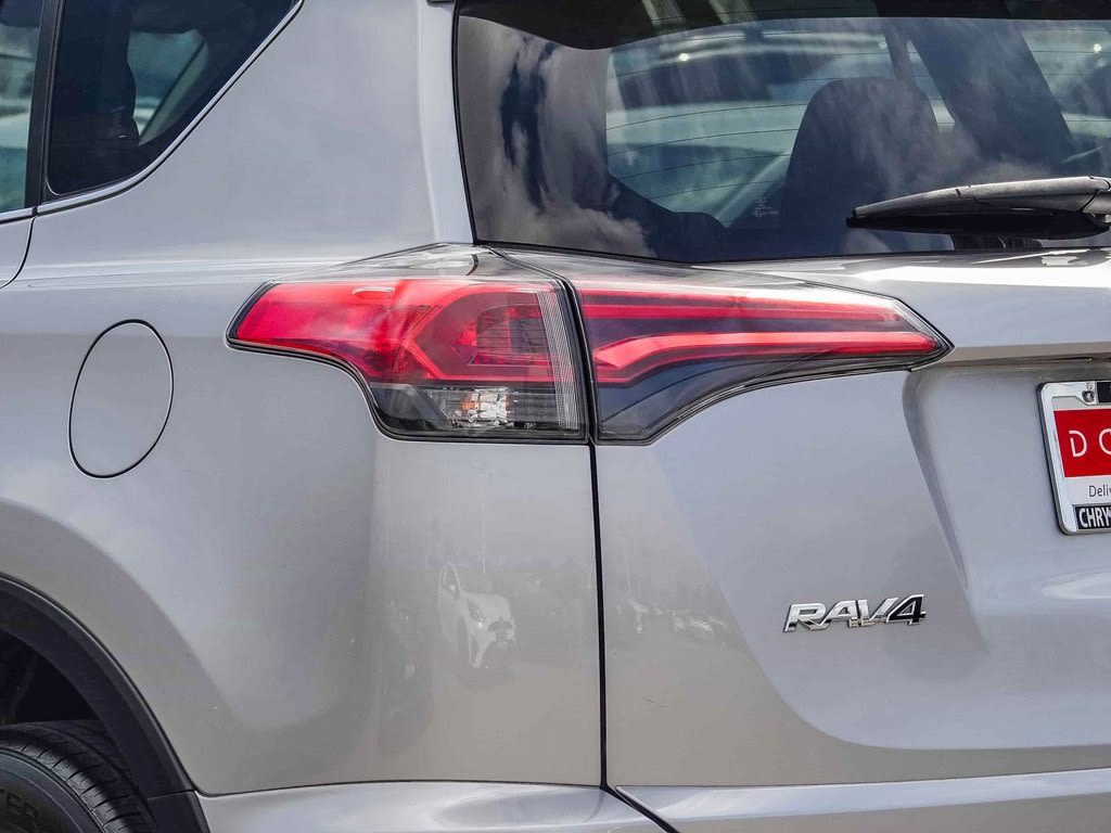 Thumbnail: 2018 Toyota RAV4 - 19