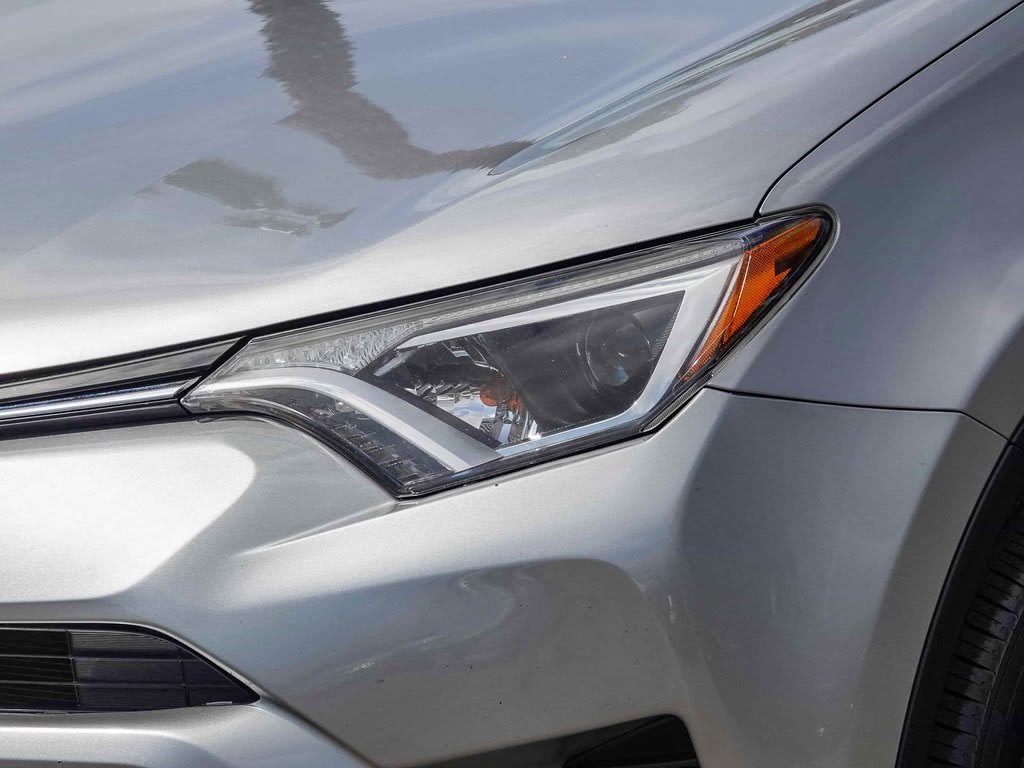 Thumbnail: 2018 Toyota RAV4 - 20