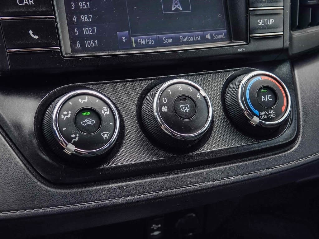 Thumbnail: 2018 Toyota RAV4 - 25