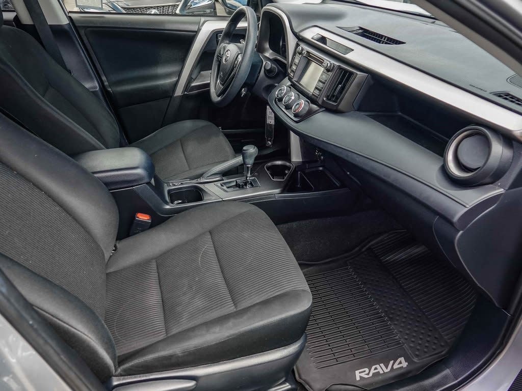 Thumbnail: 2018 Toyota RAV4 - 9