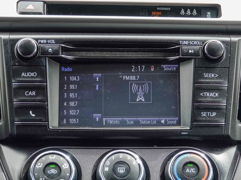 Thumbnail: 2018 Toyota RAV4 - 22