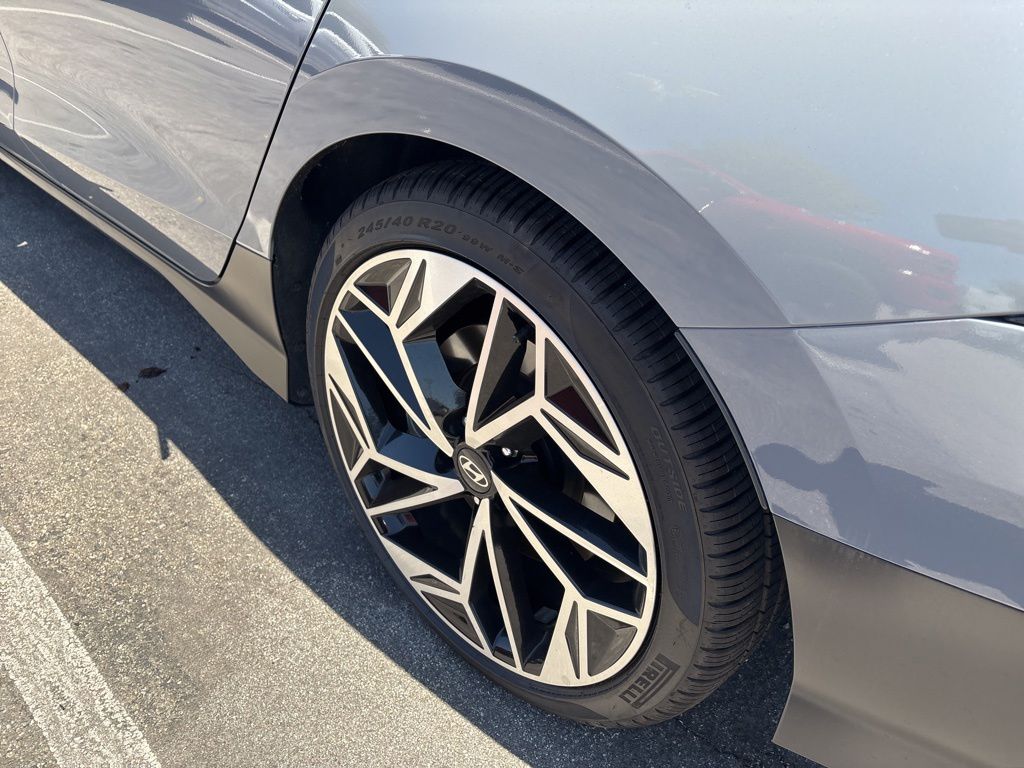 Thumbnail: 2023 Hyundai Ioniq 6 - 13