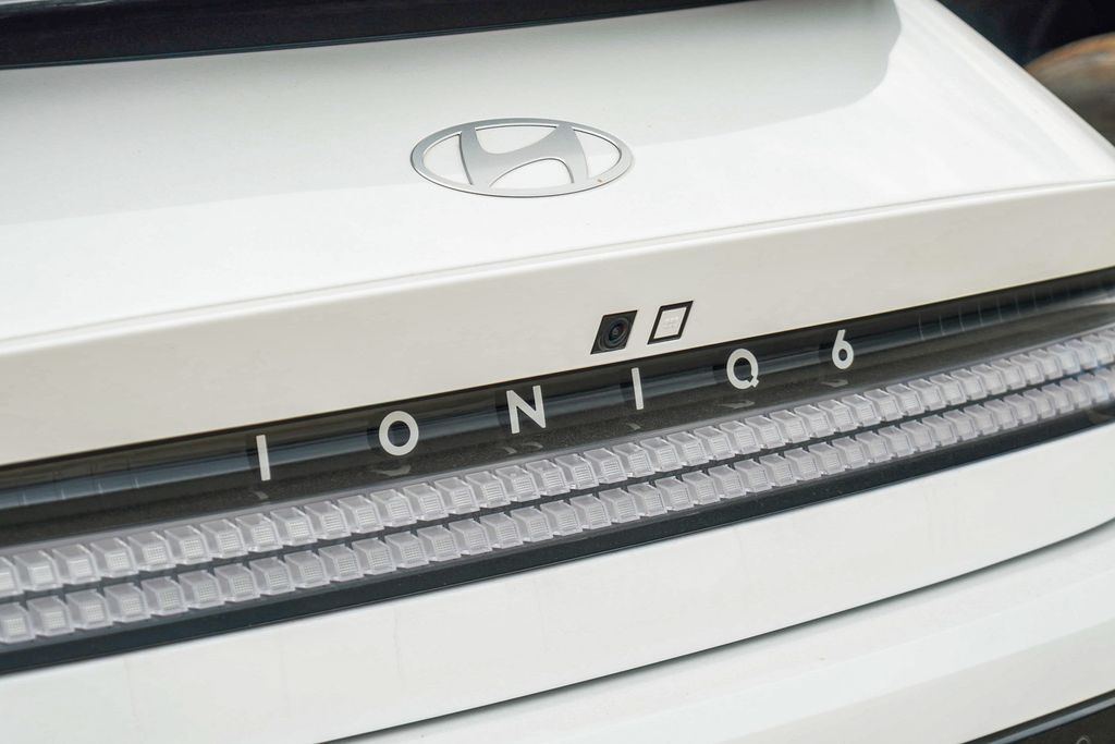 Thumbnail: 2024 Hyundai Ioniq 6 - 16