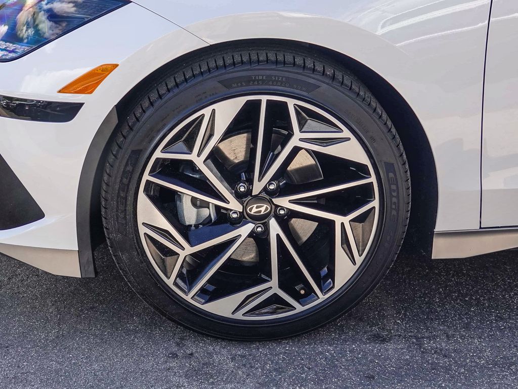 Thumbnail: 2023 Hyundai Ioniq 6 - 19