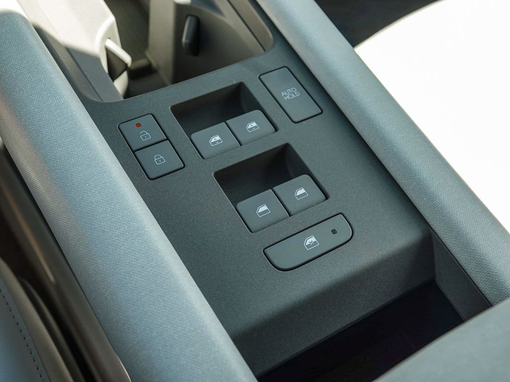 Thumbnail: 2023 Hyundai Ioniq 6 - 25