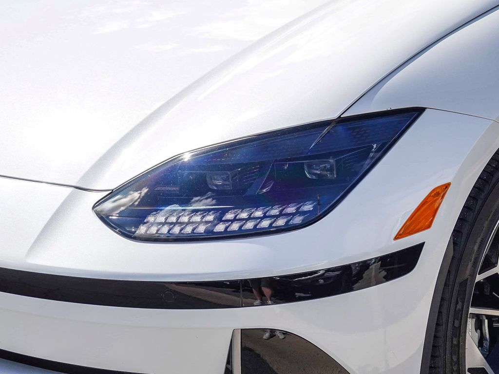 Thumbnail: 2023 Hyundai Ioniq 6 - 18