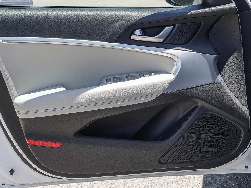 Thumbnail: 2024 Genesis G70 - 23