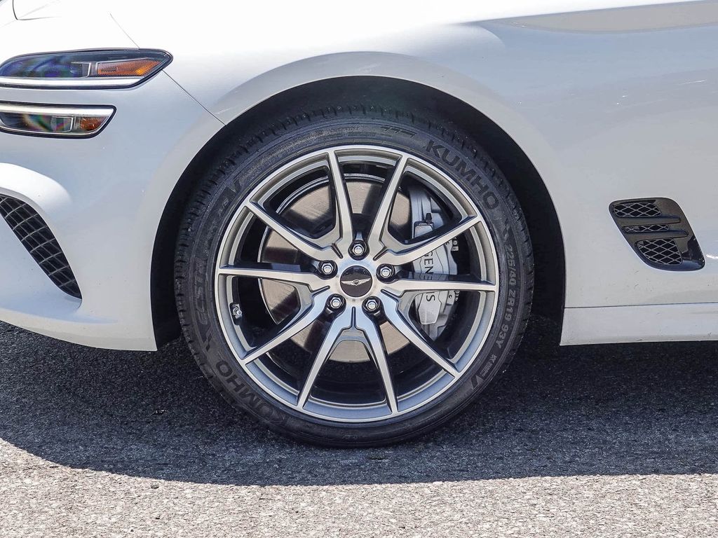 Thumbnail: 2024 Genesis G70 - 21