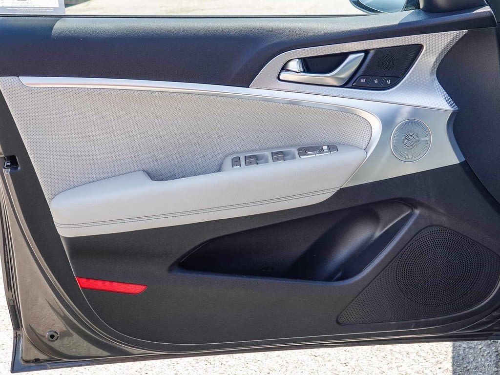 Thumbnail: 2023 Genesis G70 - 23