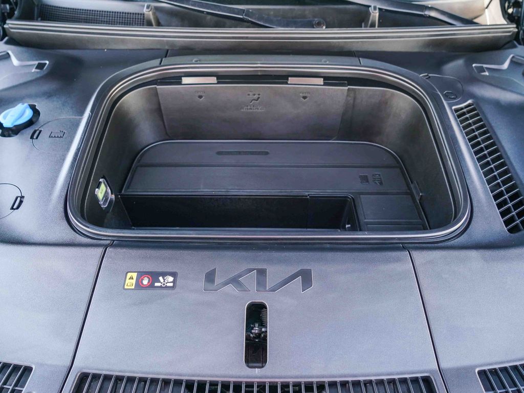 Thumbnail: 2024 Kia EV9 - 26