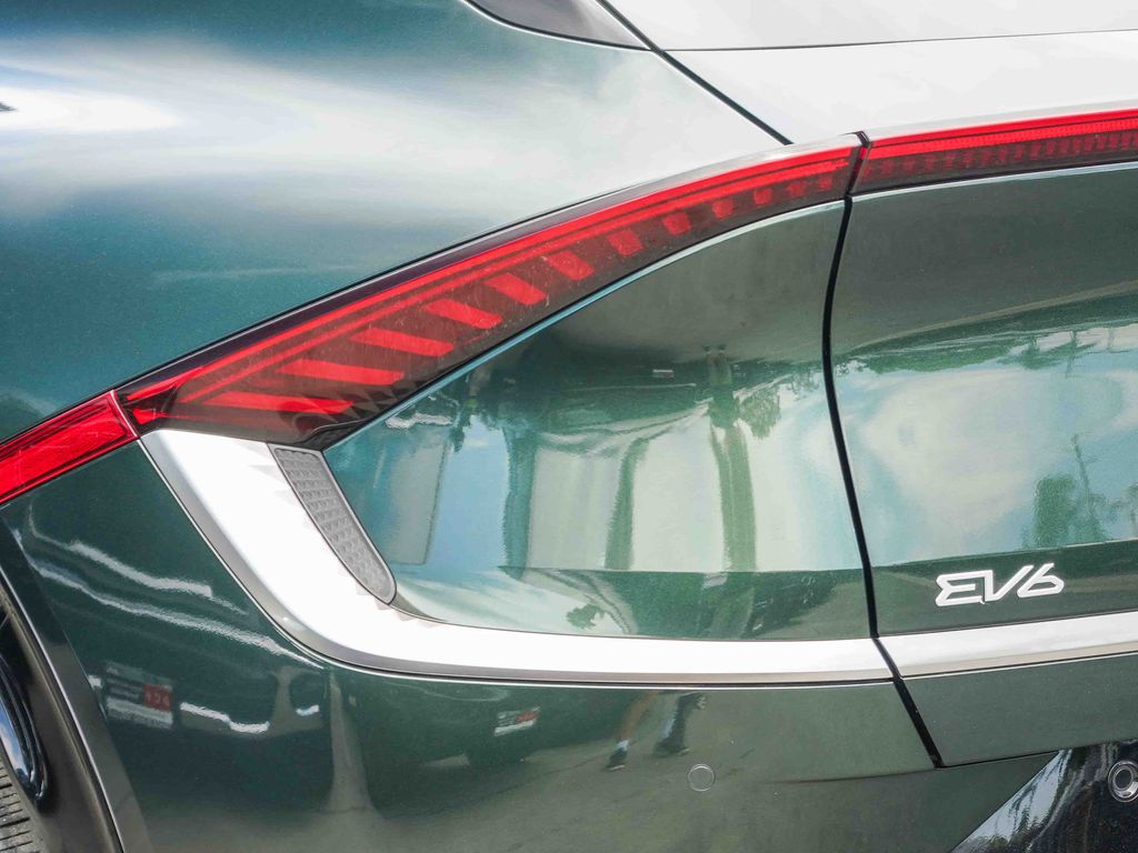 Thumbnail: 2023 Kia EV6 - 18