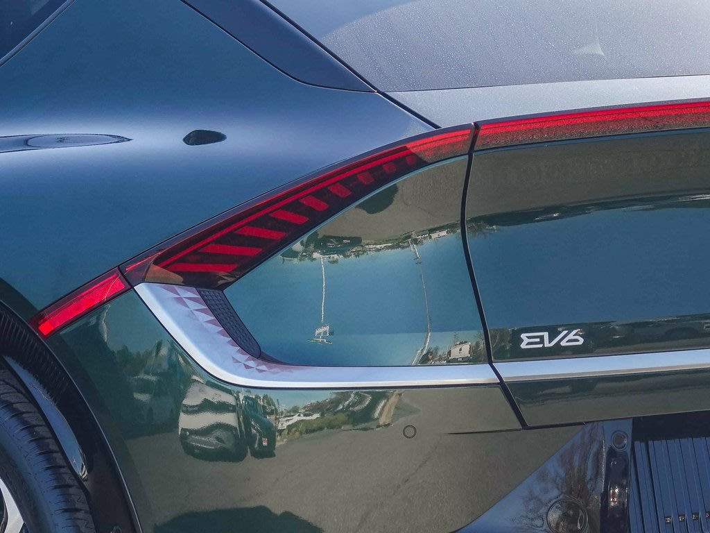 Thumbnail: 2023 Kia EV6 - 14