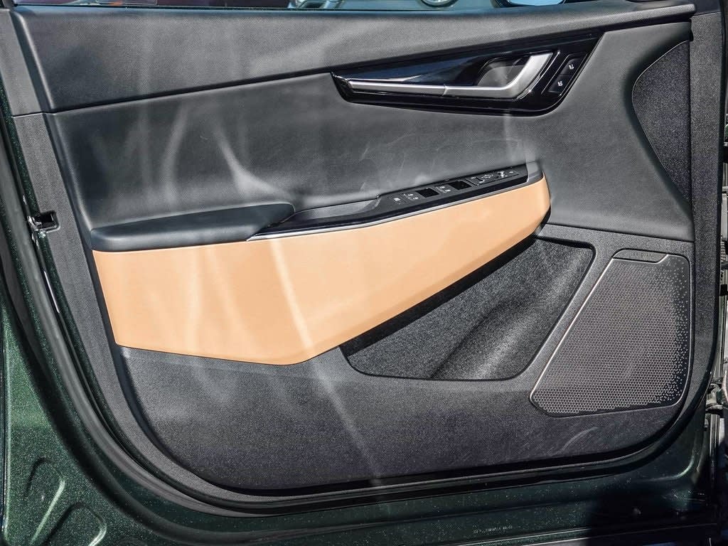 Thumbnail: 2023 Kia EV6 - 18