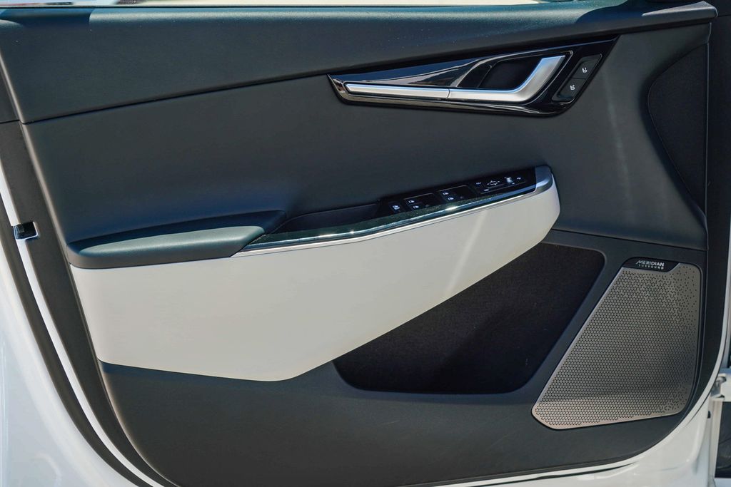 Thumbnail: 2023 Kia EV6 - 23