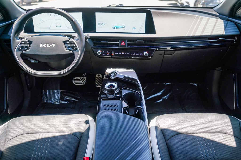 Thumbnail: 2023 Kia EV6 - 2