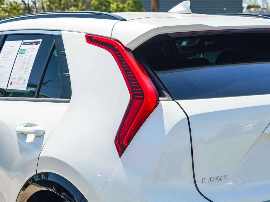 Thumbnail: 2024 Kia Niro - 19