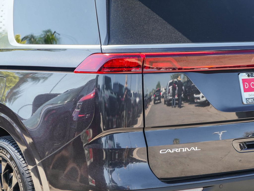 Thumbnail: 2024 Kia Carnival - 18