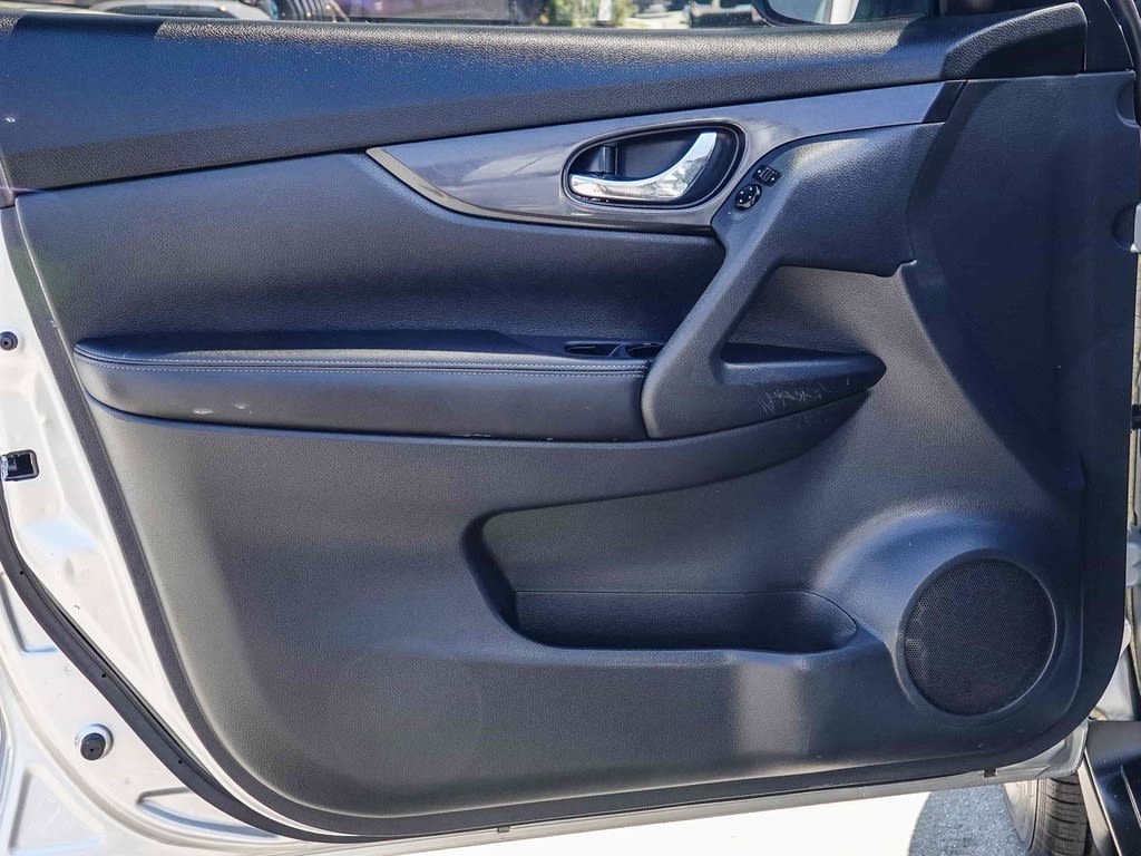 Thumbnail: 2018 Nissan Rogue - 22