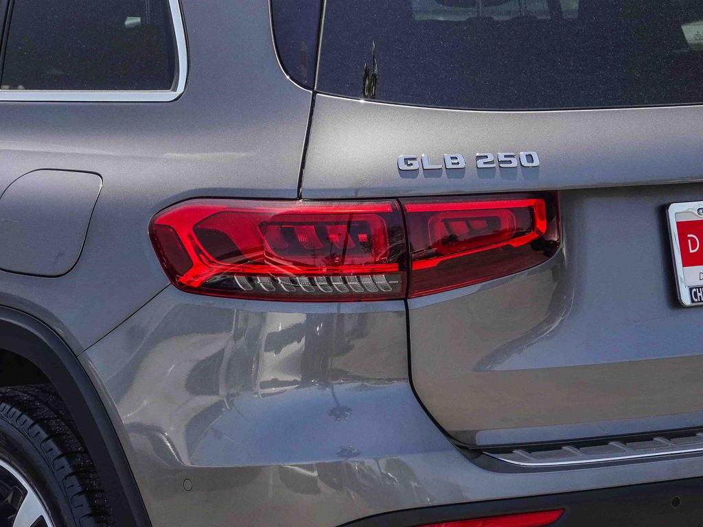 Thumbnail: 2021 Mercedes-Benz GLB - 18