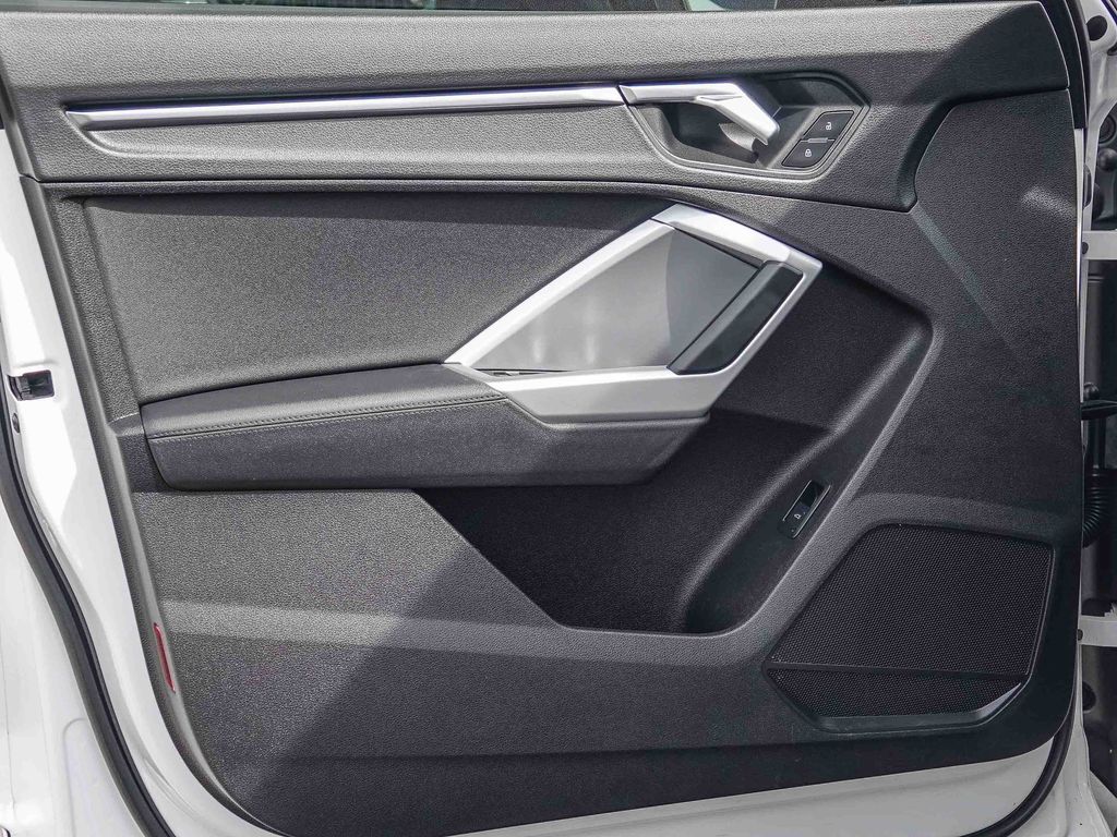 Thumbnail: 2020 Audi Q3 - 20