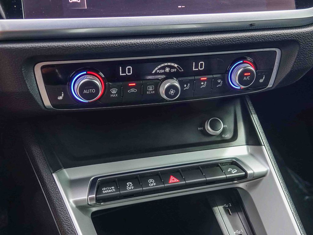 Thumbnail: 2020 Audi Q3 - 22