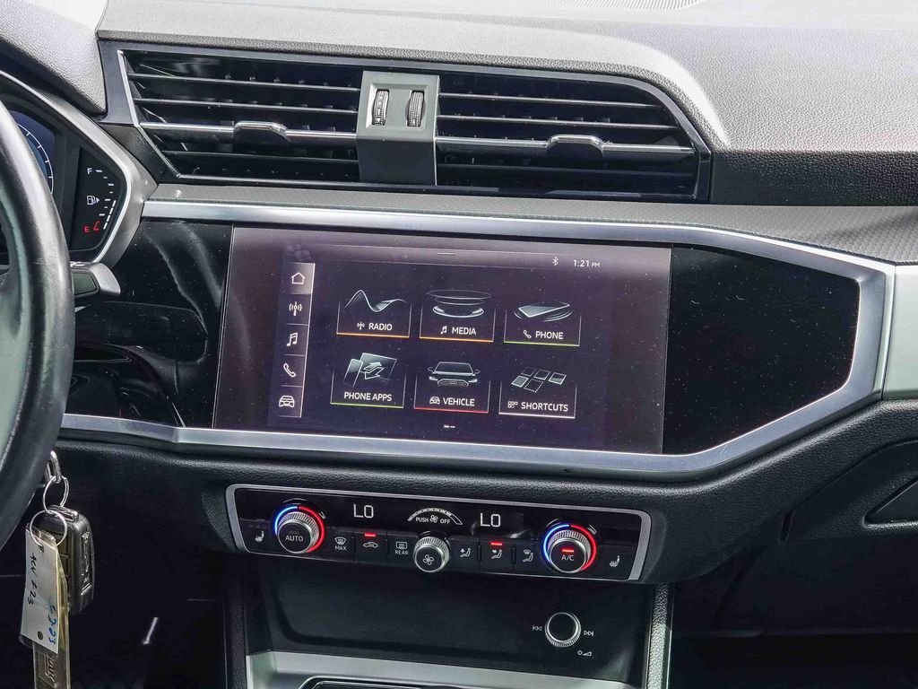 Thumbnail: 2020 Audi Q3 - 11