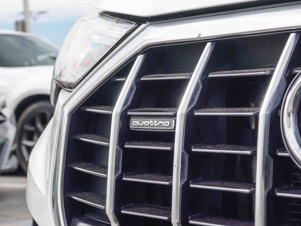 Thumbnail: 2020 Audi Q3 - 18